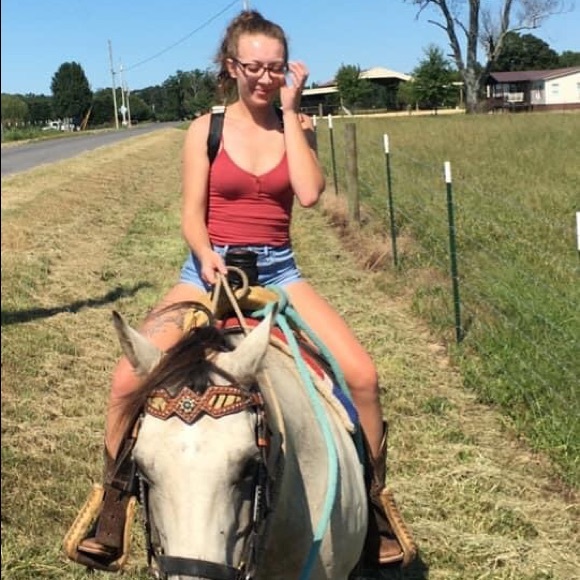 Meet your Posher, Tabetha - Picture 2 of 7